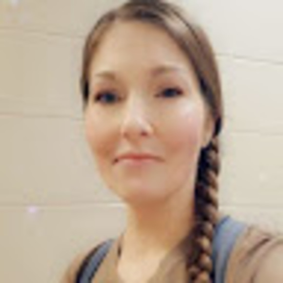 Meet your Posher, Nicole - Picture 1 of 1